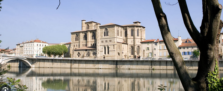 La collégiale Saint-Barnard sur les bords de l’Isère